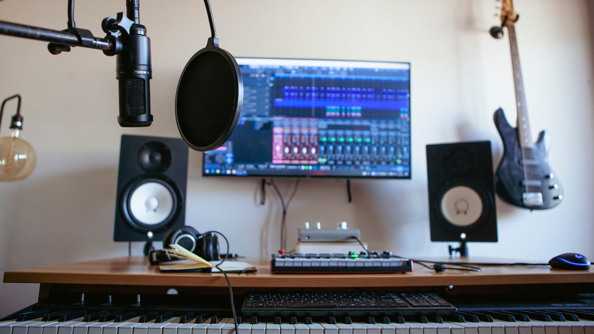 Mixing vs Mastering: Key Differences, Processes and Roles Explained